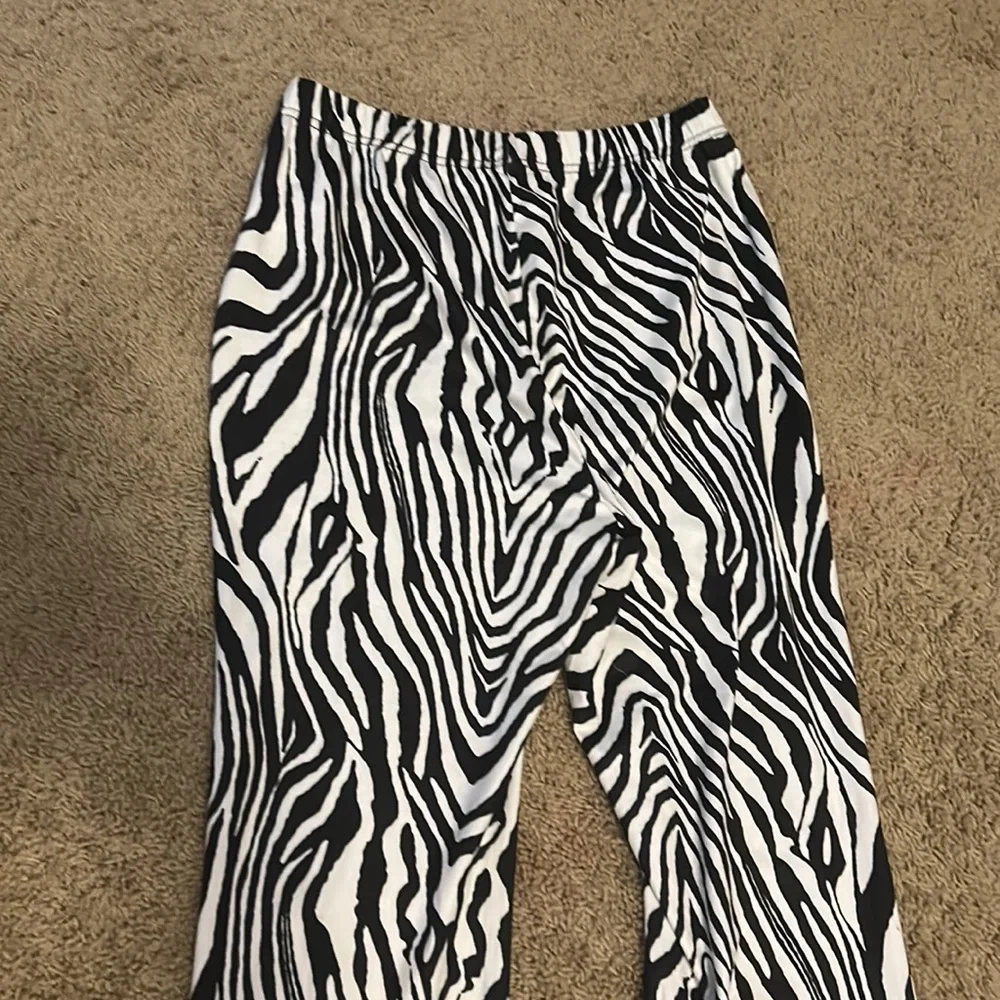 NWOT Zebra Print Flare Pants - Picture 5 of 5